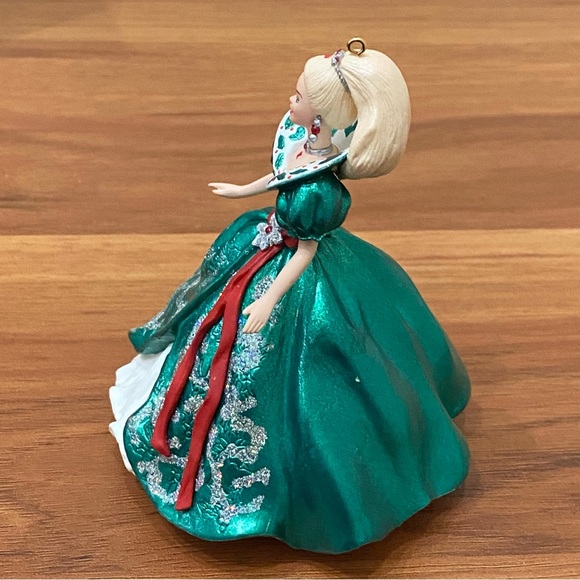 Vintage 1995 Hallmark Keepsake Holiday Barbie Christmas Tree Ornament - Picture 6 of 12